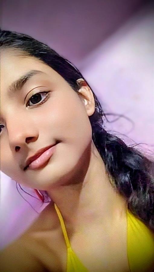 Muskan taking a selfie