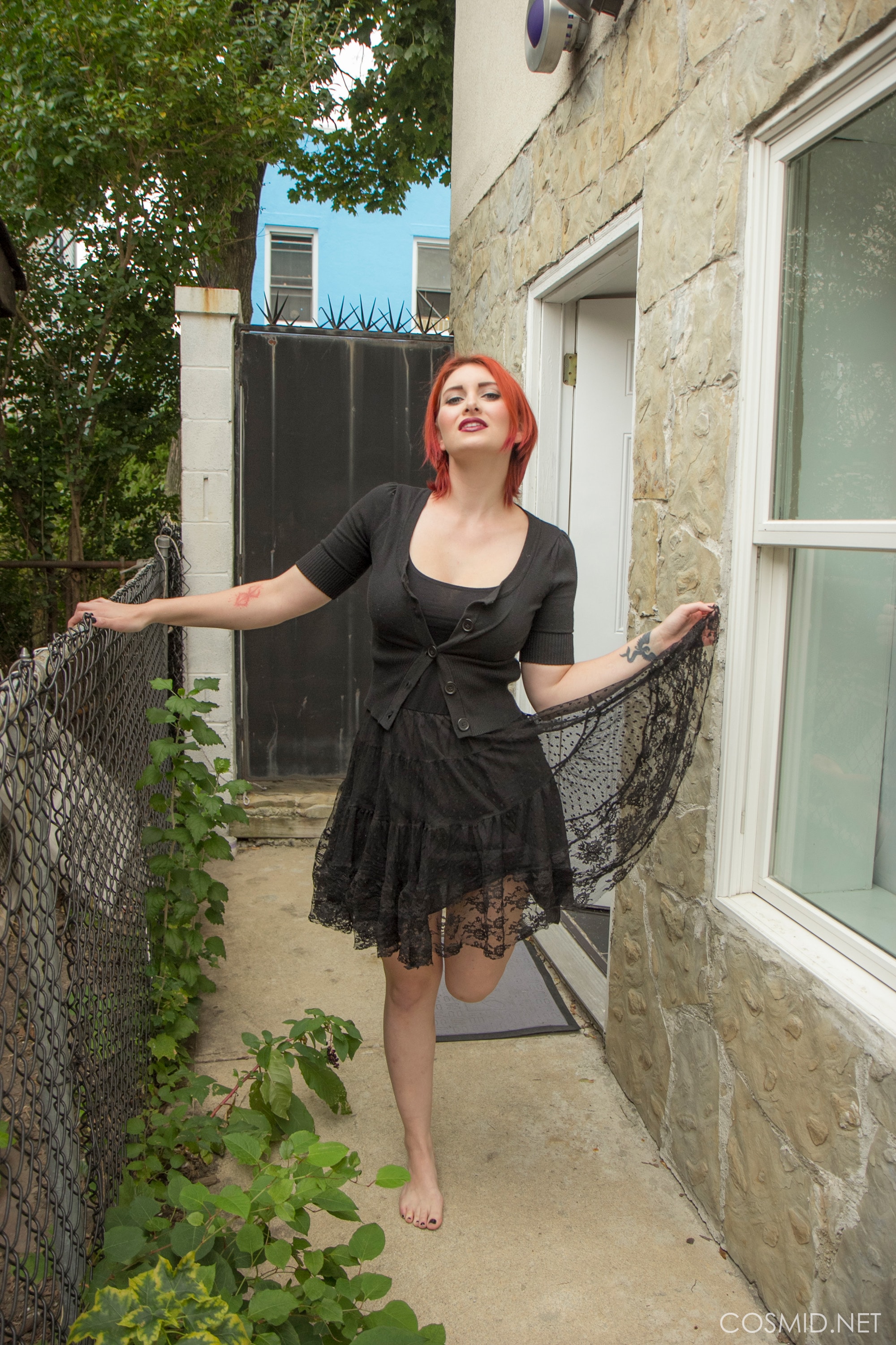 Cat Roe's Dress Outside