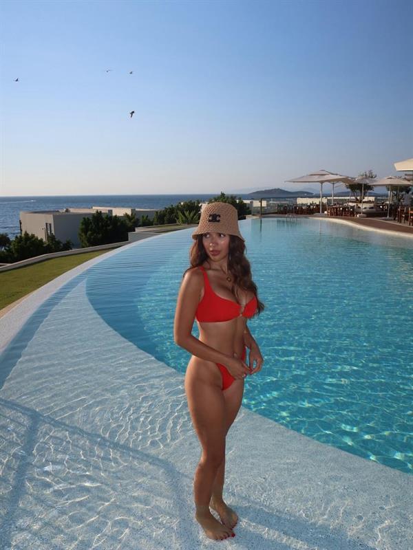 Ekin-Su Cülcüloğlu