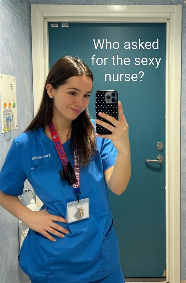 Ana taking a selfie