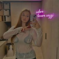 Sveva taking a selfie