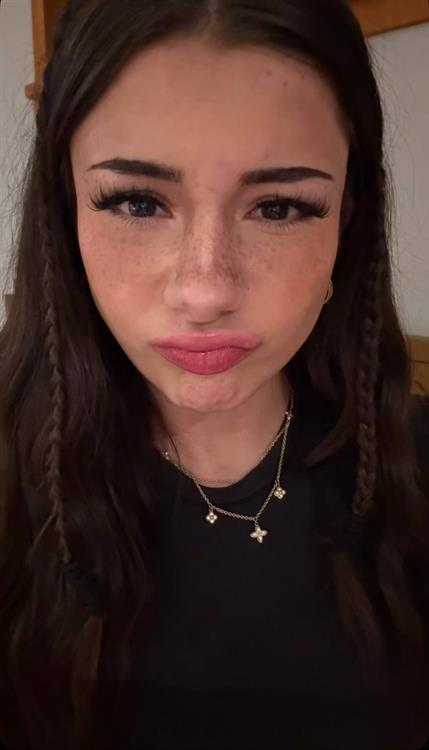 Mikayla Campinos taking a selfie