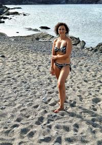 Stercy relaxed in bikini