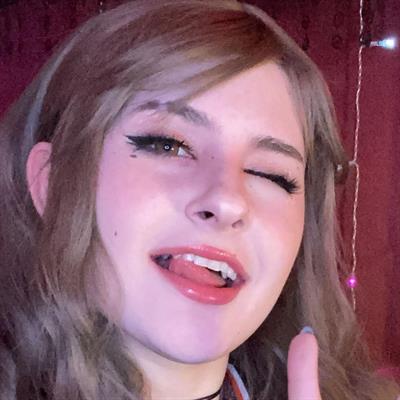 Haleigh Metternich taking a selfie