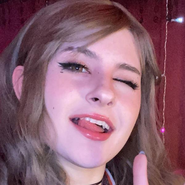 Haleigh Metternich taking a selfie