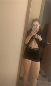 Kylieschuch taking a selfie