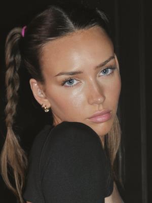 Rachel Cook is a Knockout