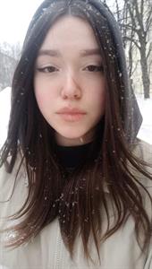 Valorant_girl taking a selfie