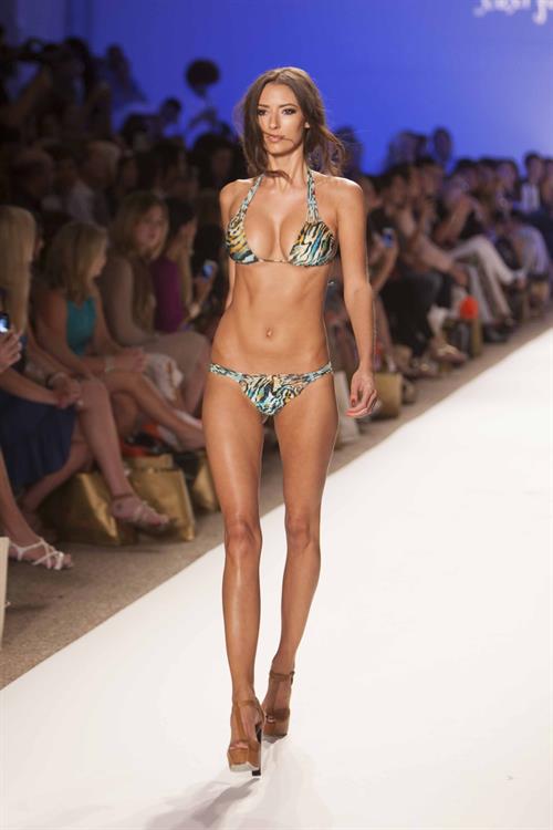 Ricky Fowler's Sexy Girlfriend