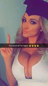 Lindsey Pelas taking a selfie