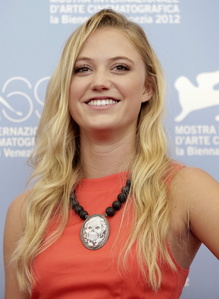 Maika Monroe Pictures