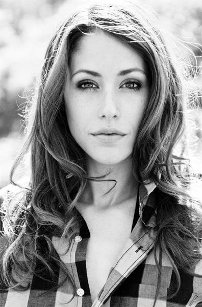 Amanda Crew