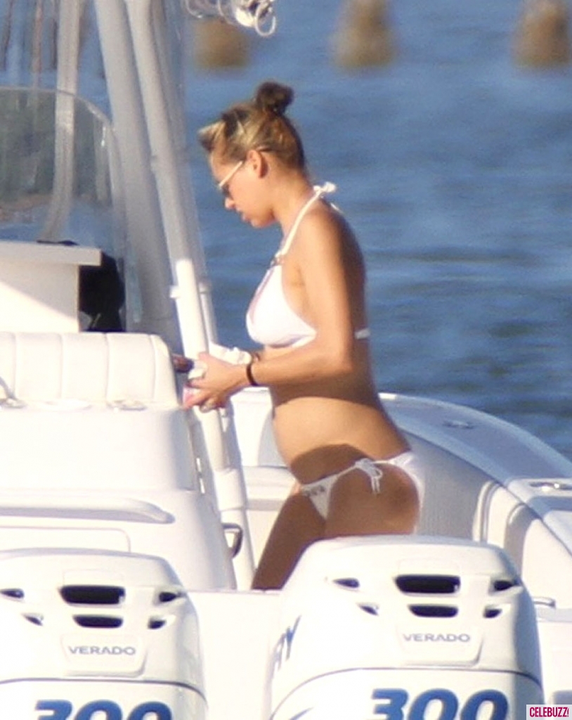 Anna Kournikova in a bikini
