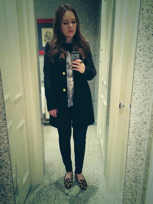 Tanya Burr taking a selfie