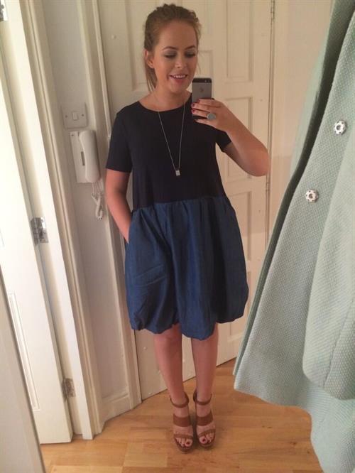Tanya Burr taking a selfie