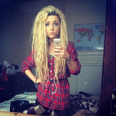 Chloe Harwood taking a selfie