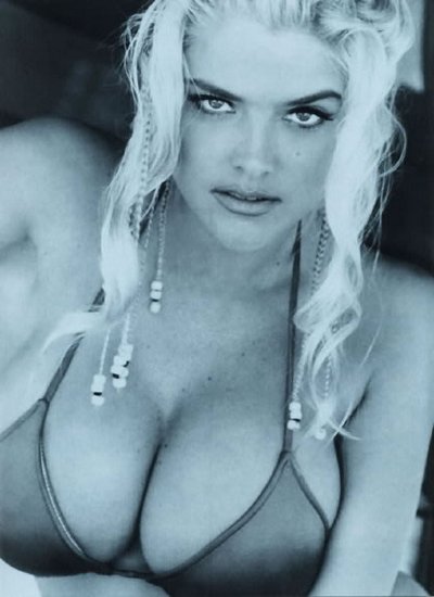 Anna Nicole Smith in a bikini